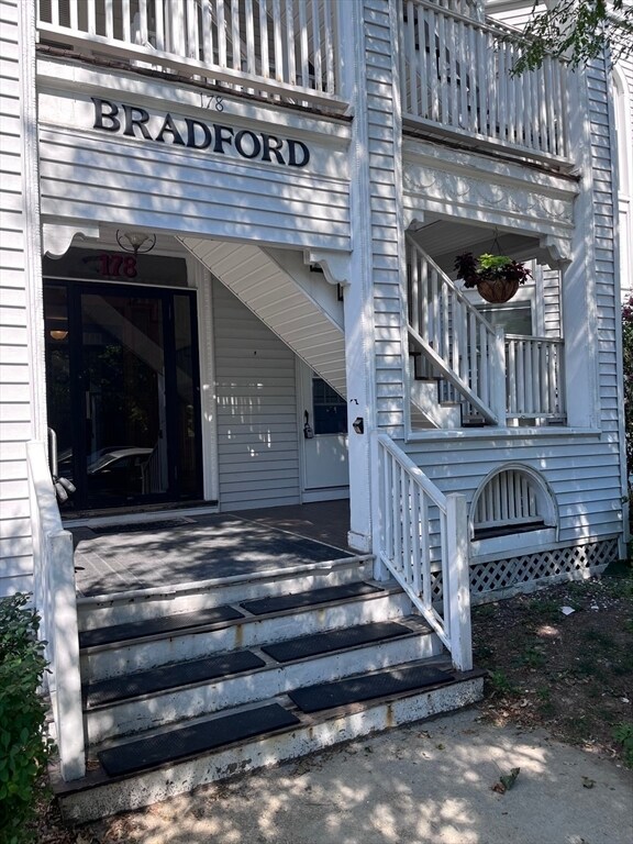Building Photo - 178 Lincoln St