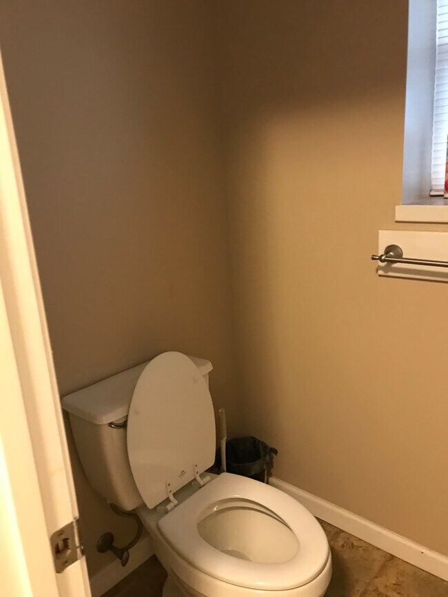 Building Photo - 908 W Mill St