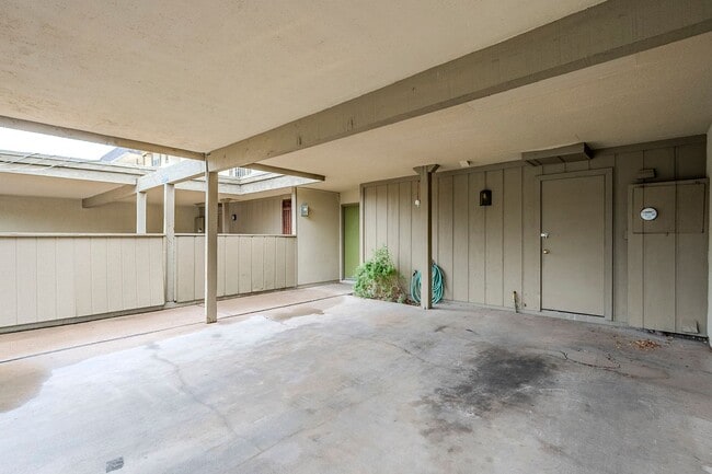 Building Photo - 3 Bed 2.5 Bath Pet-Friendly Retreat by The...