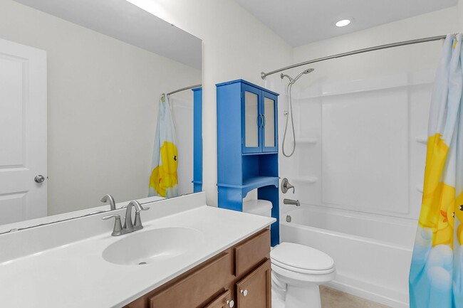 Building Photo - Spacious Summerville Home Near Historic Downtown