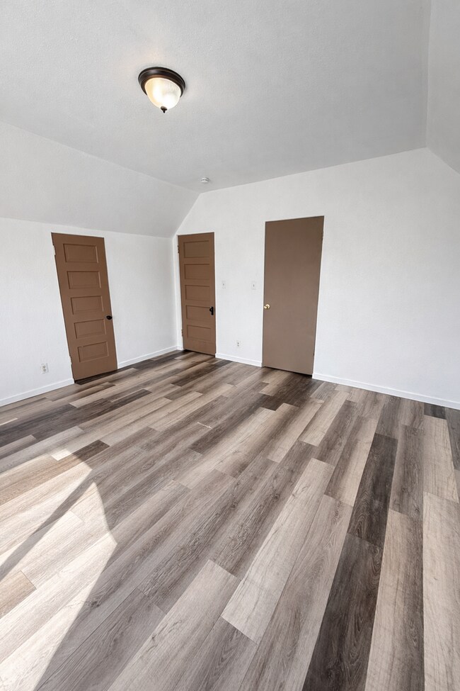 Building Photo - 829 Emerson Ave