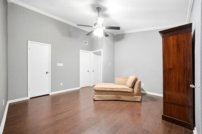 Building Photo - 2425 Augusta Dr