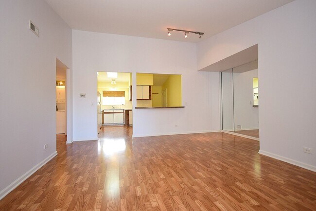 Building Photo - 5351 N East River Rd