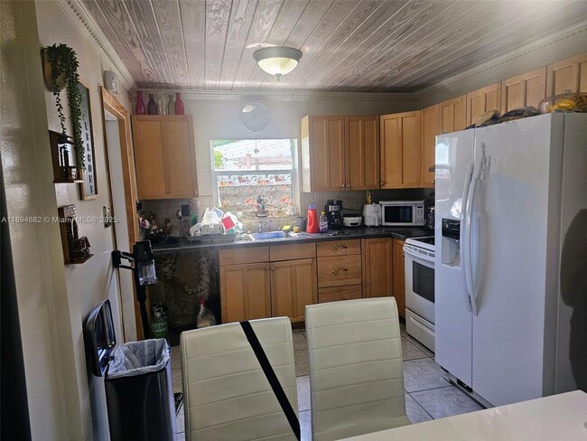 Building Photo - 1909 Mayo St