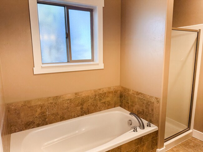 Building Photo - 1022 S 1050 E