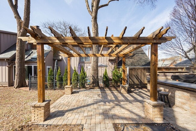 Building Photo - 357 Jackson St