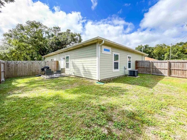 Building Photo - 6214 Ferguson Dr