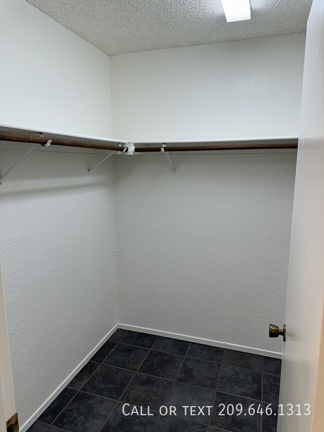 Building Photo - 541 San Vincente Ct