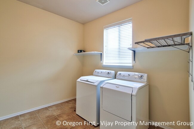 Building Photo - 10568 SW Washington St