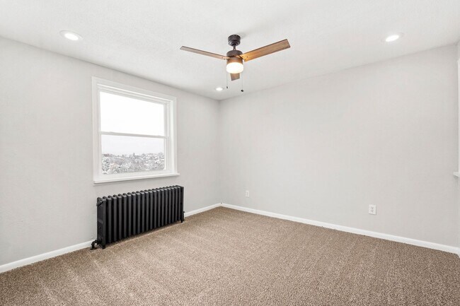 Building Photo - Beautiful 3 bedroom home in Pittsburgh available July 1!