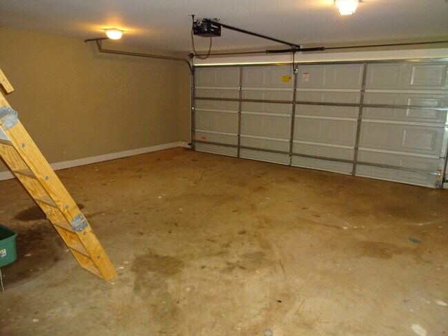 Building Photo - Home in McCalla!!  Available to View with ...
