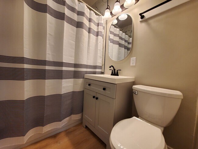 Building Photo - 3 Bed 1 Bath Home