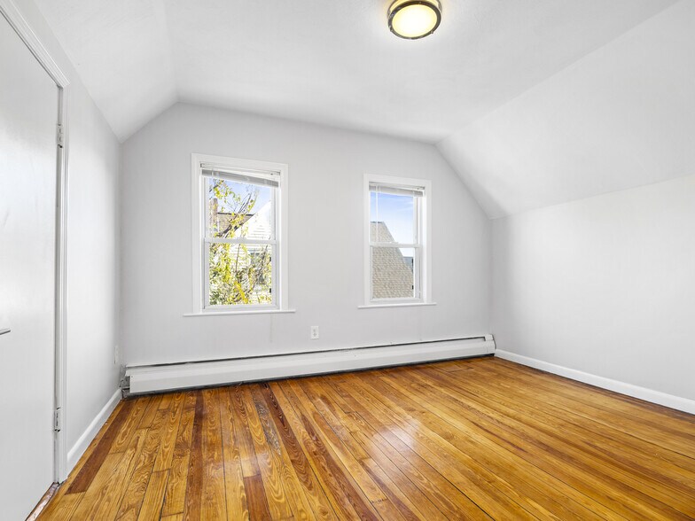 Building Photo - 42 William St