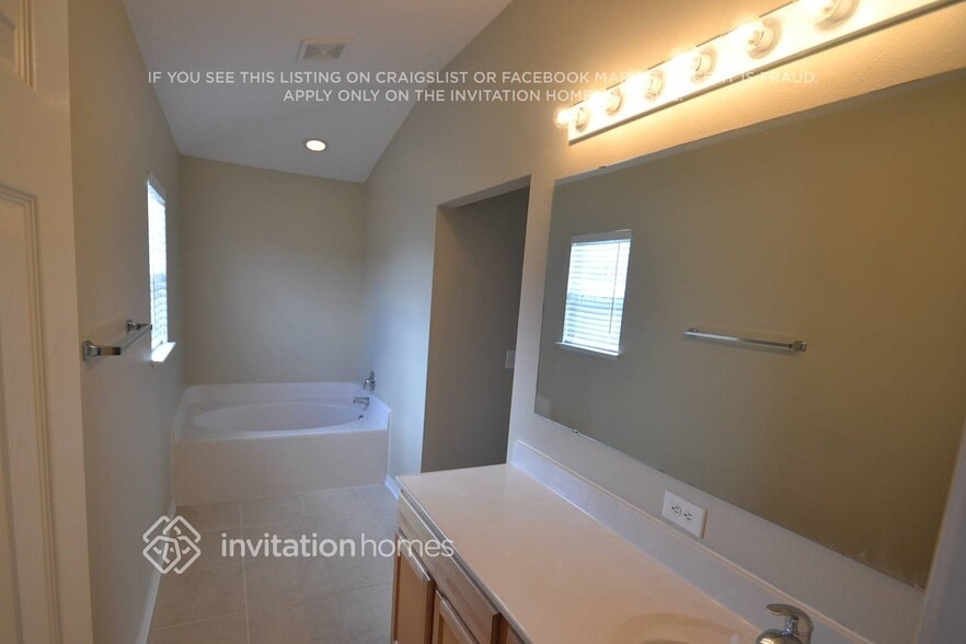 Building Photo - 281 McKay Blvd