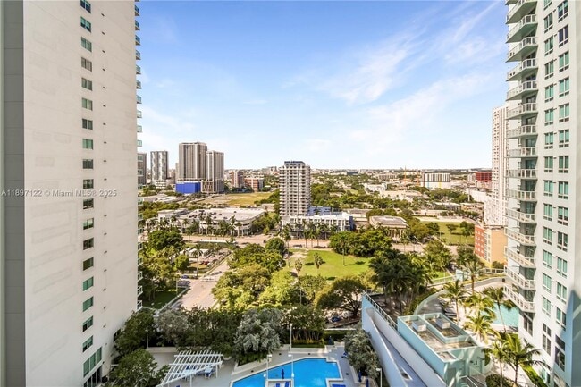 Building Photo - 1800 N Bayshore Dr