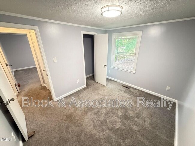 Building Photo - 801 Carter Ave