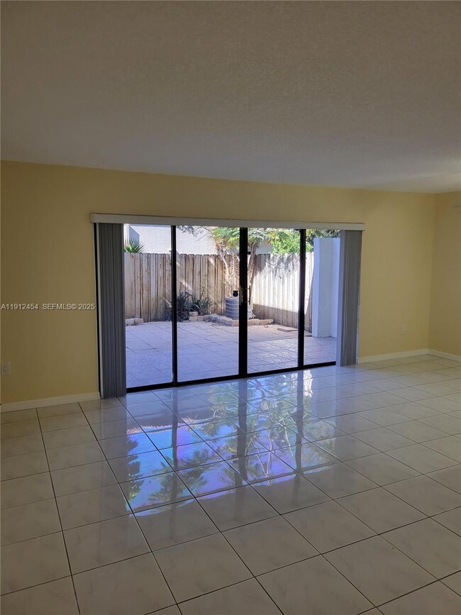 Building Photo - 2750 N 34th Ave