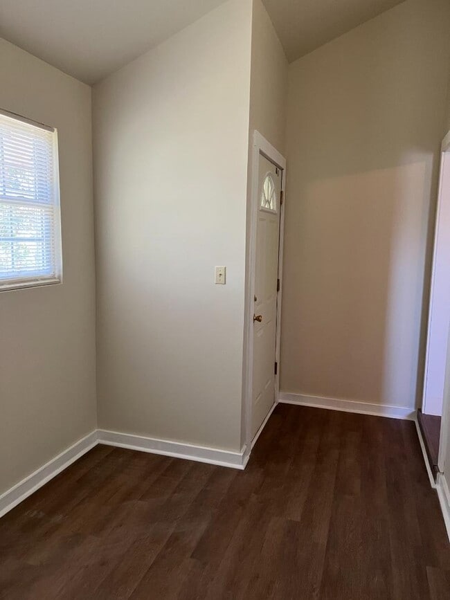 Building Photo - 513 E 14th St