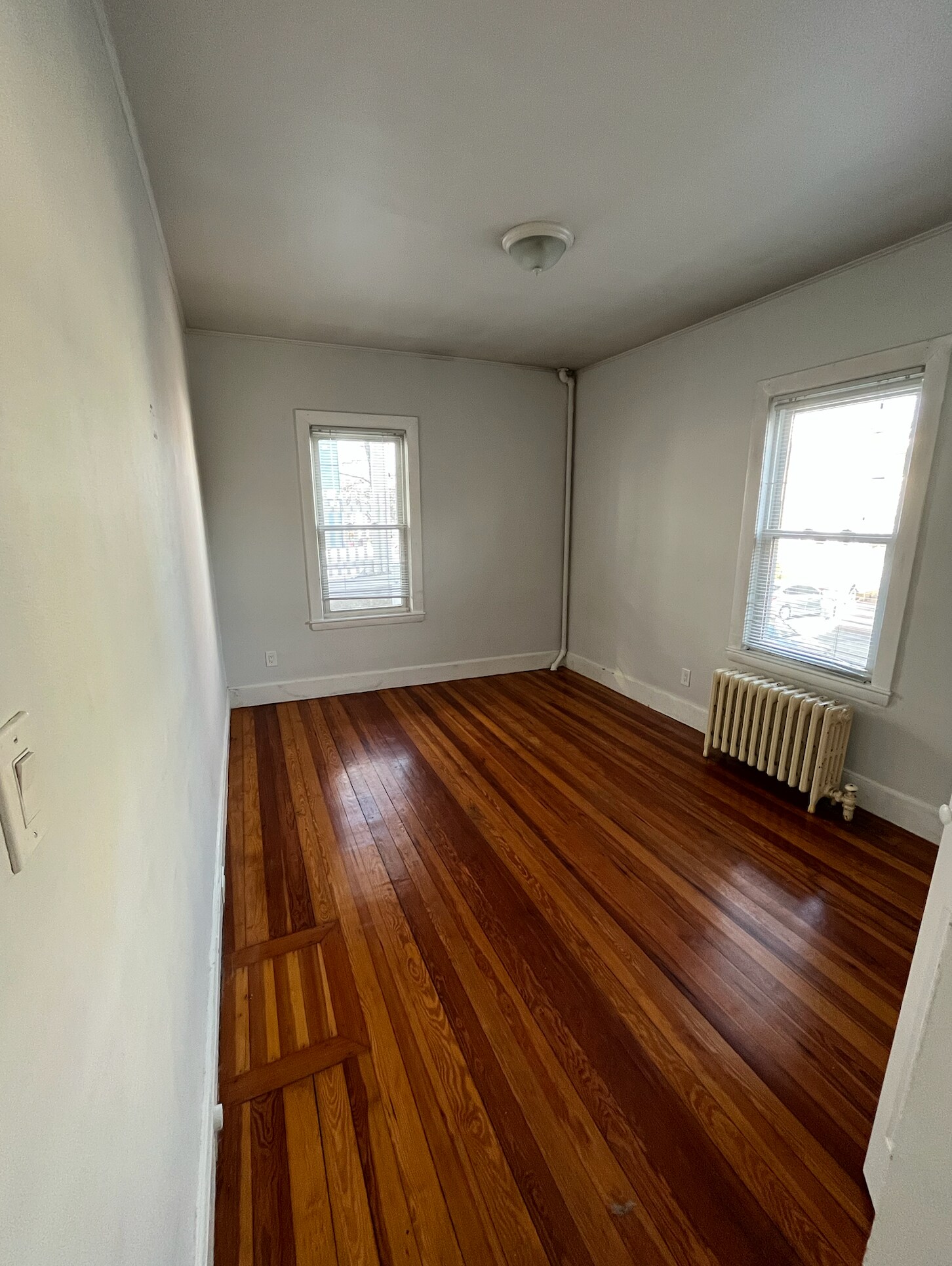 Bedroom for queen + desk - 44 Russell Rd