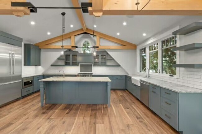 Building Photo - 3Bd/3.5Ba Kirkland Home