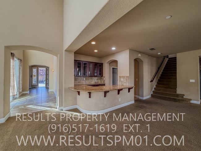 Building Photo - Elegance and spacious Mini Mansion