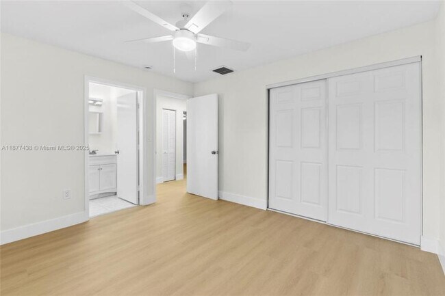 Building Photo - 3 bedroom in Hoolywood FL 33021