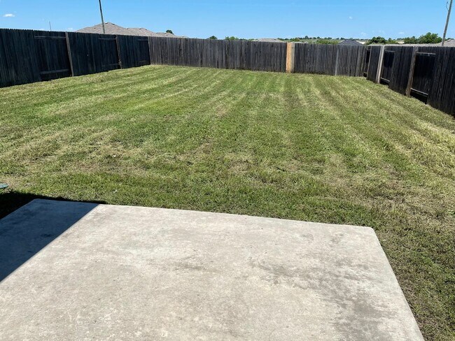 Building Photo - 3 bedroom, 2 bath home for lease