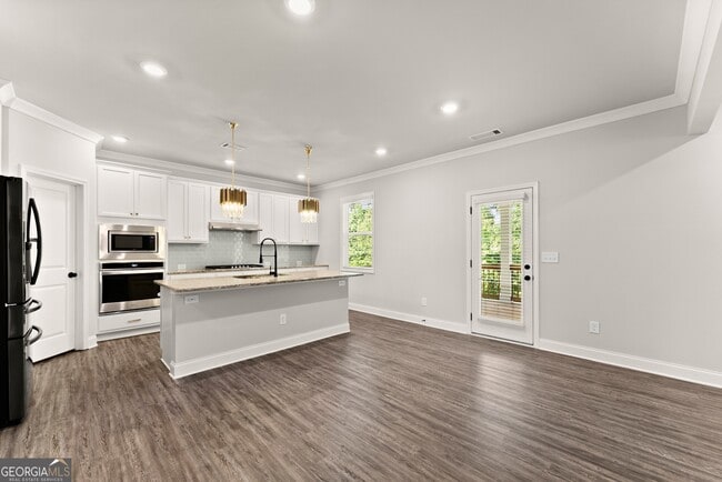 Building Photo - 4656 Silver Oak Dr SW