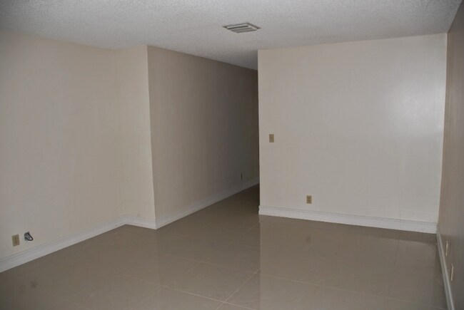 Building Photo - 5137 Rosen Blvd