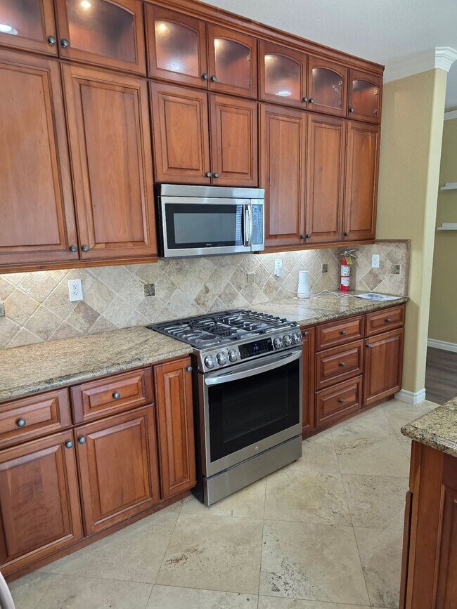 Building Photo - Crowne Hill 3 Bedroom Home