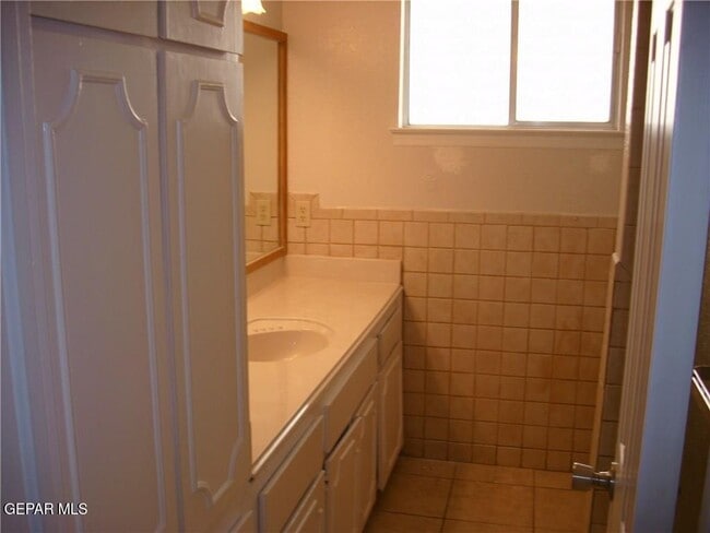 Building Photo - 3610 Buxton Dr