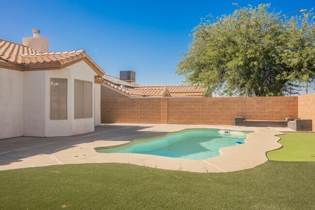 Building Photo - Henderson Single Story with Private Pool and RV Gate