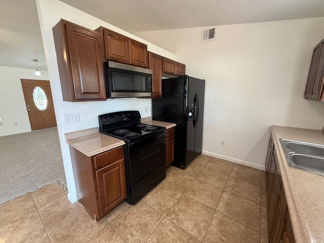 Building Photo - Charming 3/2 home