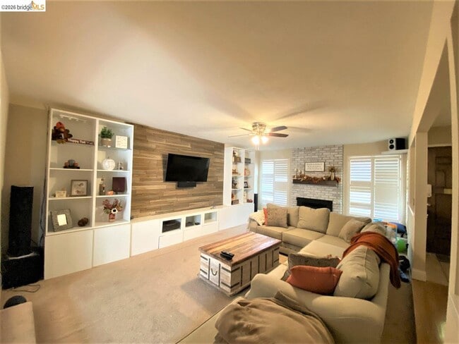 Building Photo - 235 Donegal Way