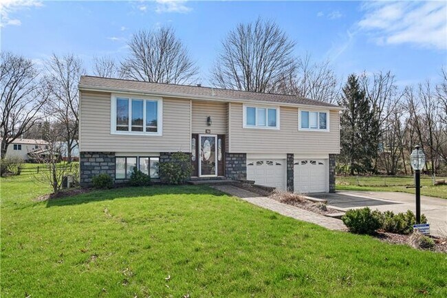 Building Photo - 16 Wheatfield Dr