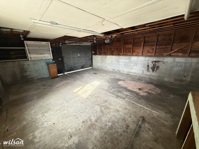 Building Photo - 2 Bed / 1 Bath Single-Level Home with Fenced Yard