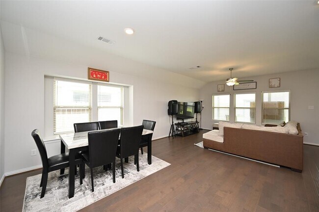 Building Photo - 8210 Vida Costa Dr
