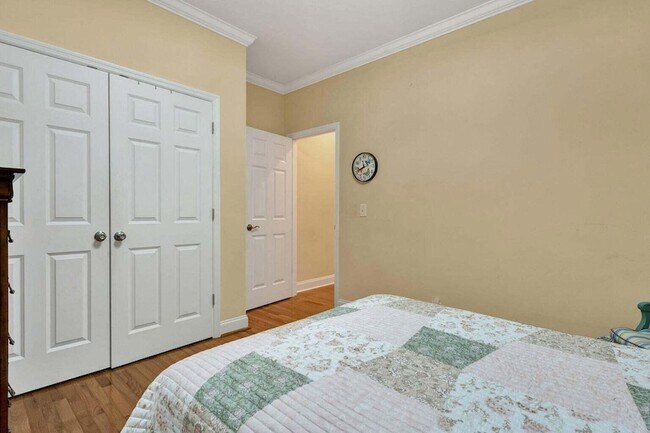 Building Photo - 1865 Weston Pl NW