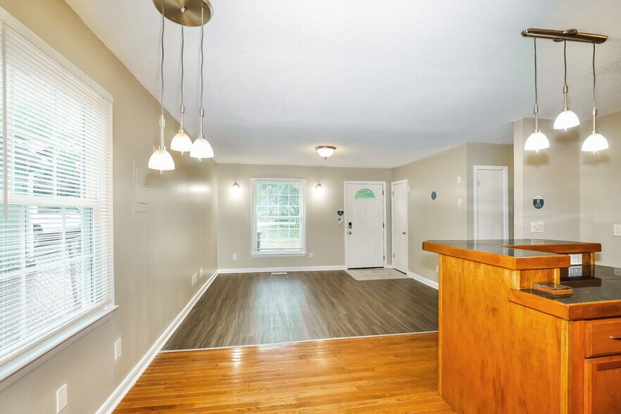 Building Photo - 4407 Cornell Ave