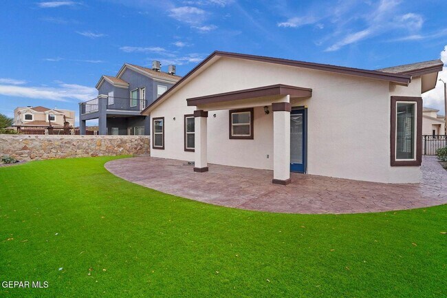 Building Photo - 5441 Roberto Avalos Ct