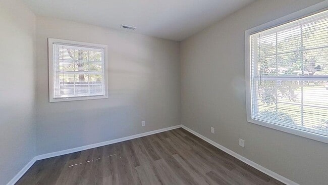 Building Photo - 3 bed / 1.5 bath ~ West Ashley Area, Move-...