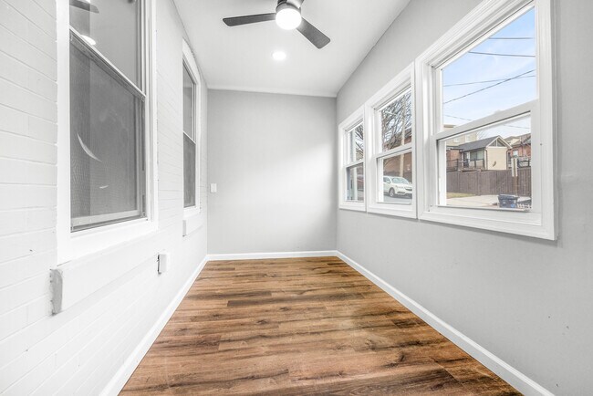 Building Photo - 515 Delamore Pl