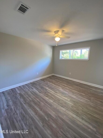 Building Photo - 523 Sardis St