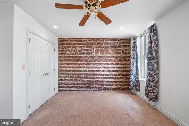 Building Photo - 48 N Front St