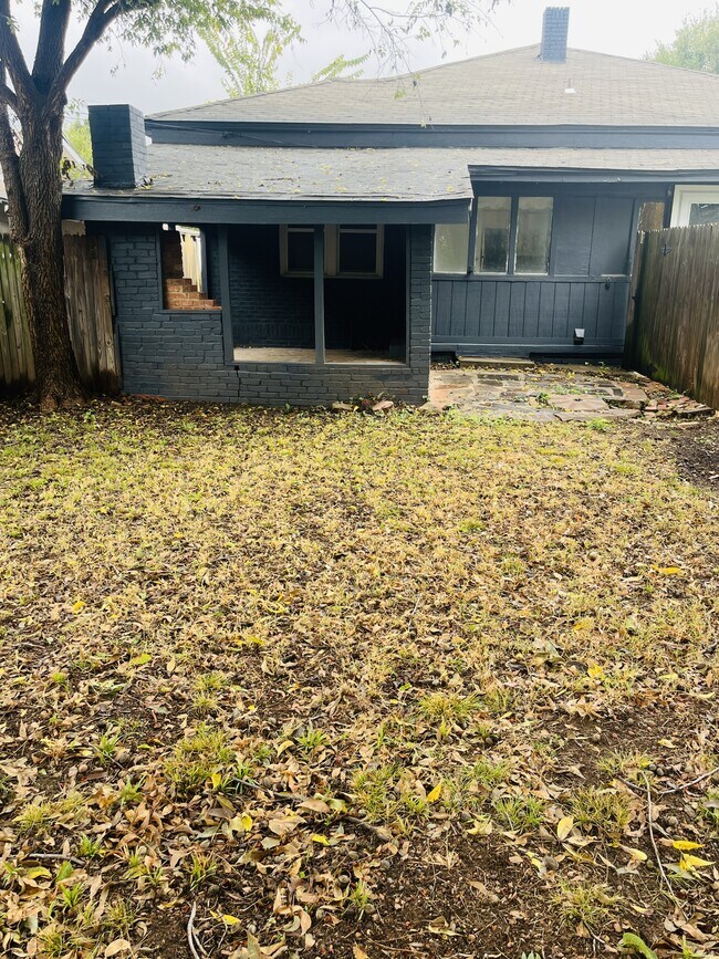 Building Photo - 1829 W Park Pl