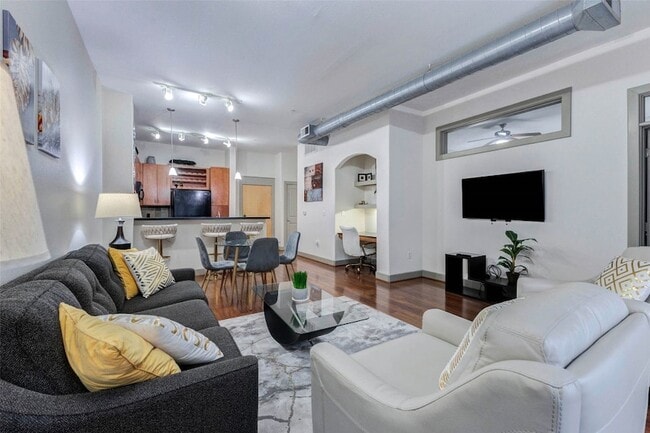 Building Photo - 1901 Post Oak Blvd