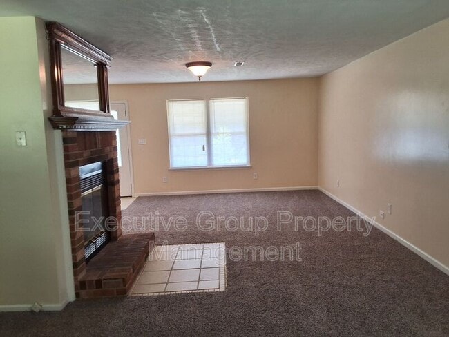 Building Photo - 120 Academy Ln