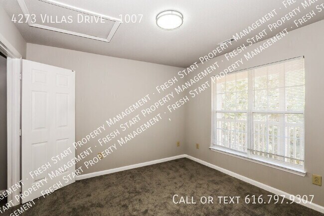 Building Photo - 4273 Villas Dr