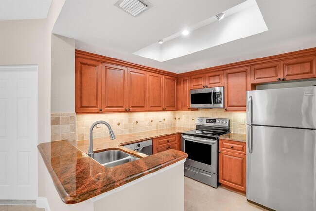 Building Photo - 2802 Sarento Pl