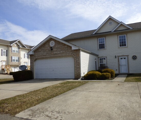 Building Photo - Chatterton Commons Condo